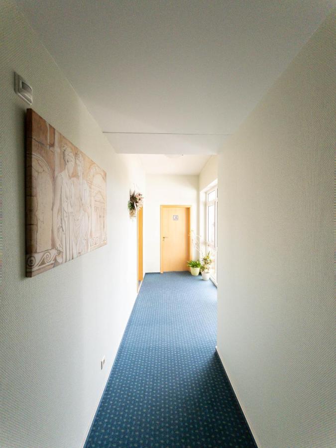 Hotel Am Roemerplatz ウルム エクステリア 写真